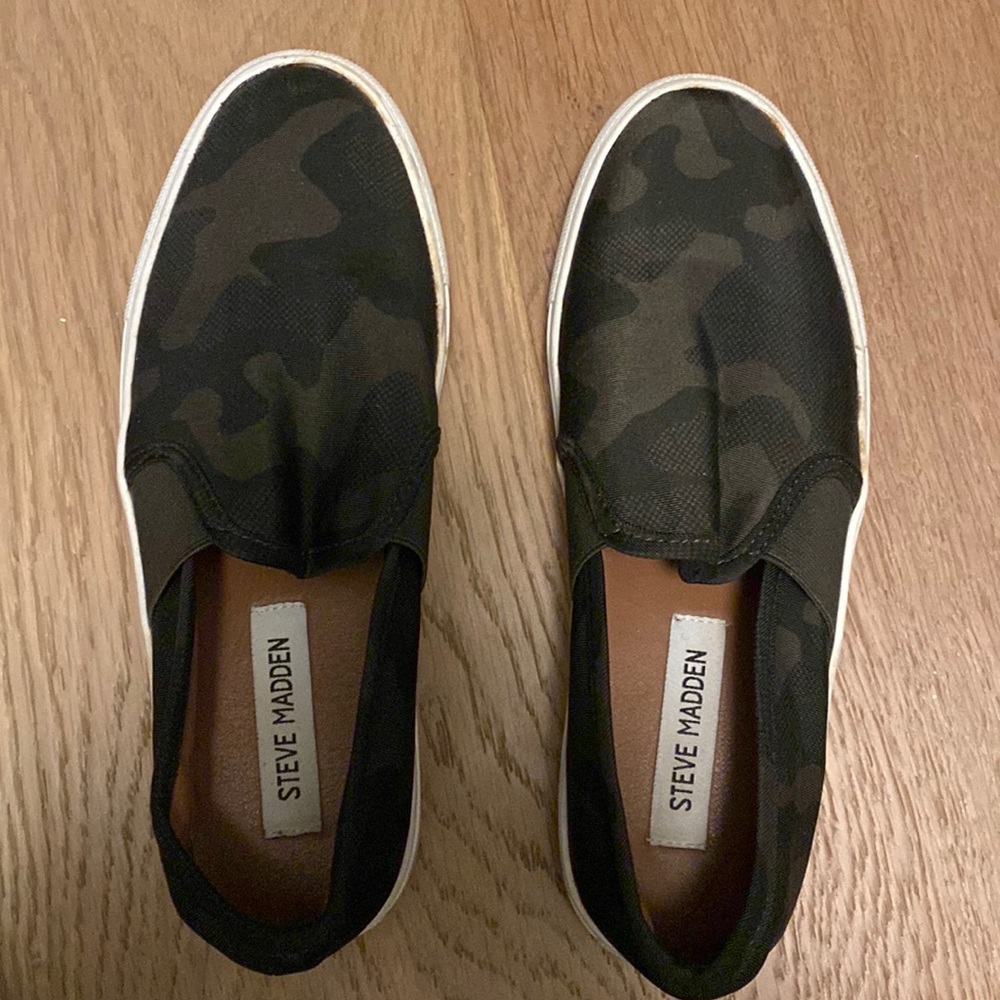 Steve Madden Emlen slip ons